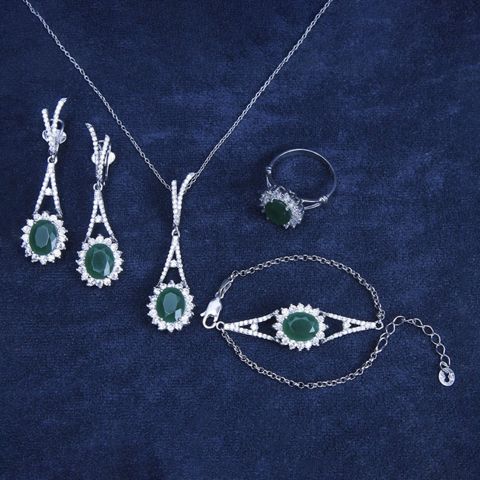 Zinət dəsti üzük, sep, qolbaq, sırğalar və kulon Azgold 160, gümüşü — Bakı