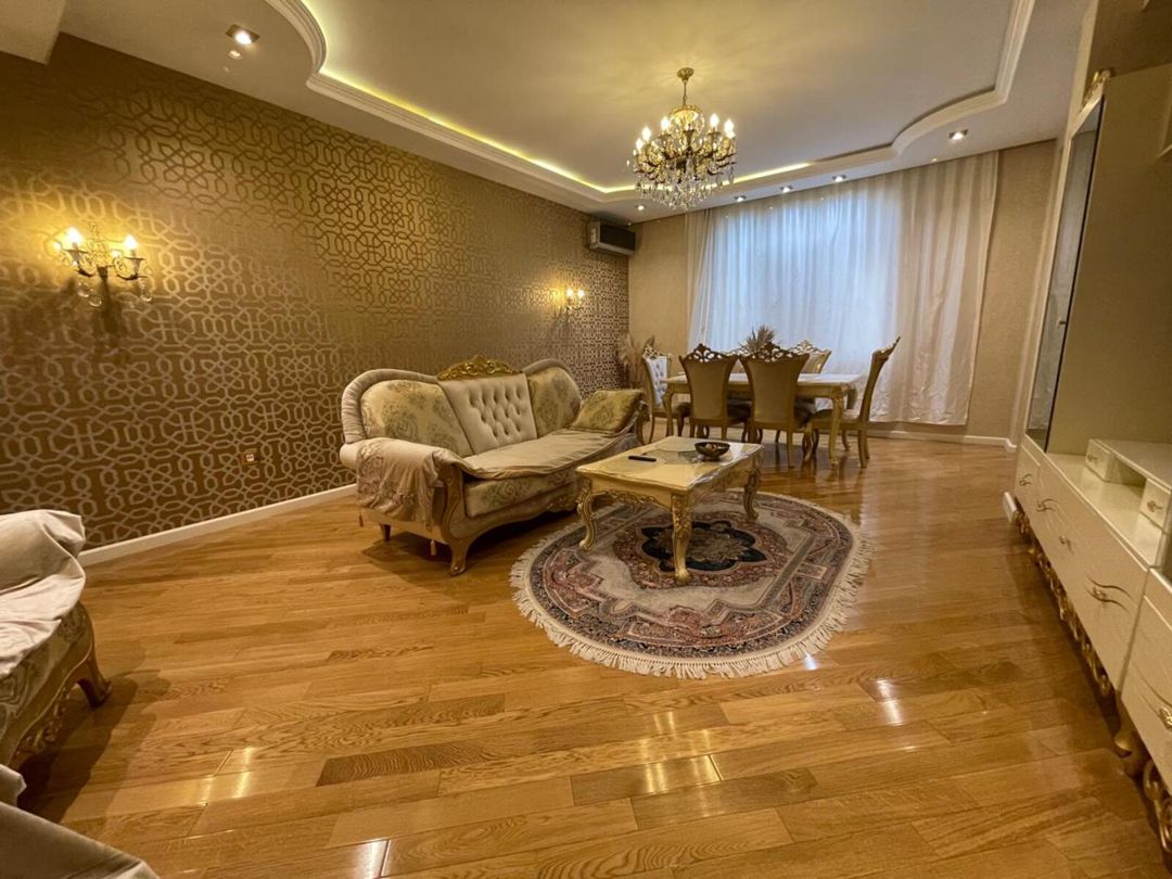 Satılır 5 otaqlı yeni tikili 250 m² — Mənzil, Bakı (2)