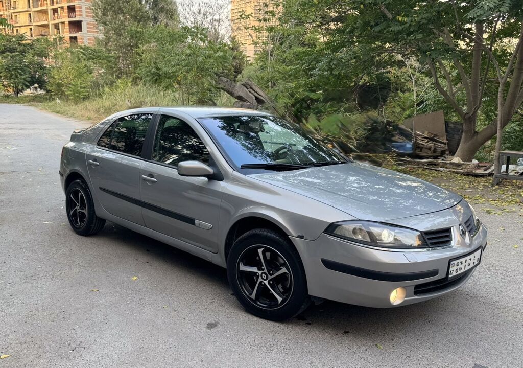 Renault Laguna sedan Mashin tam olaraq zavoddur. Vurugu, udari deyisen — Avtomobillər, Bakı (9)