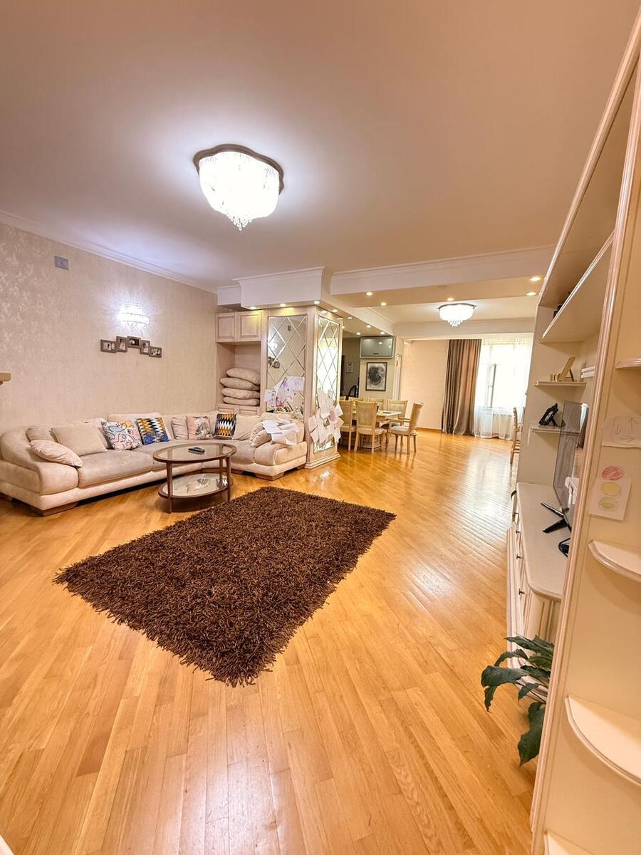 Satılır 4 otaqlı yeni tikili 175 m² — Mənzil, Bakı (9)