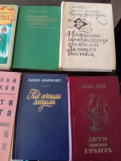 Rus dilində klassik və elmi‑publisistik kitabların qarışıq toplusu — Bakı