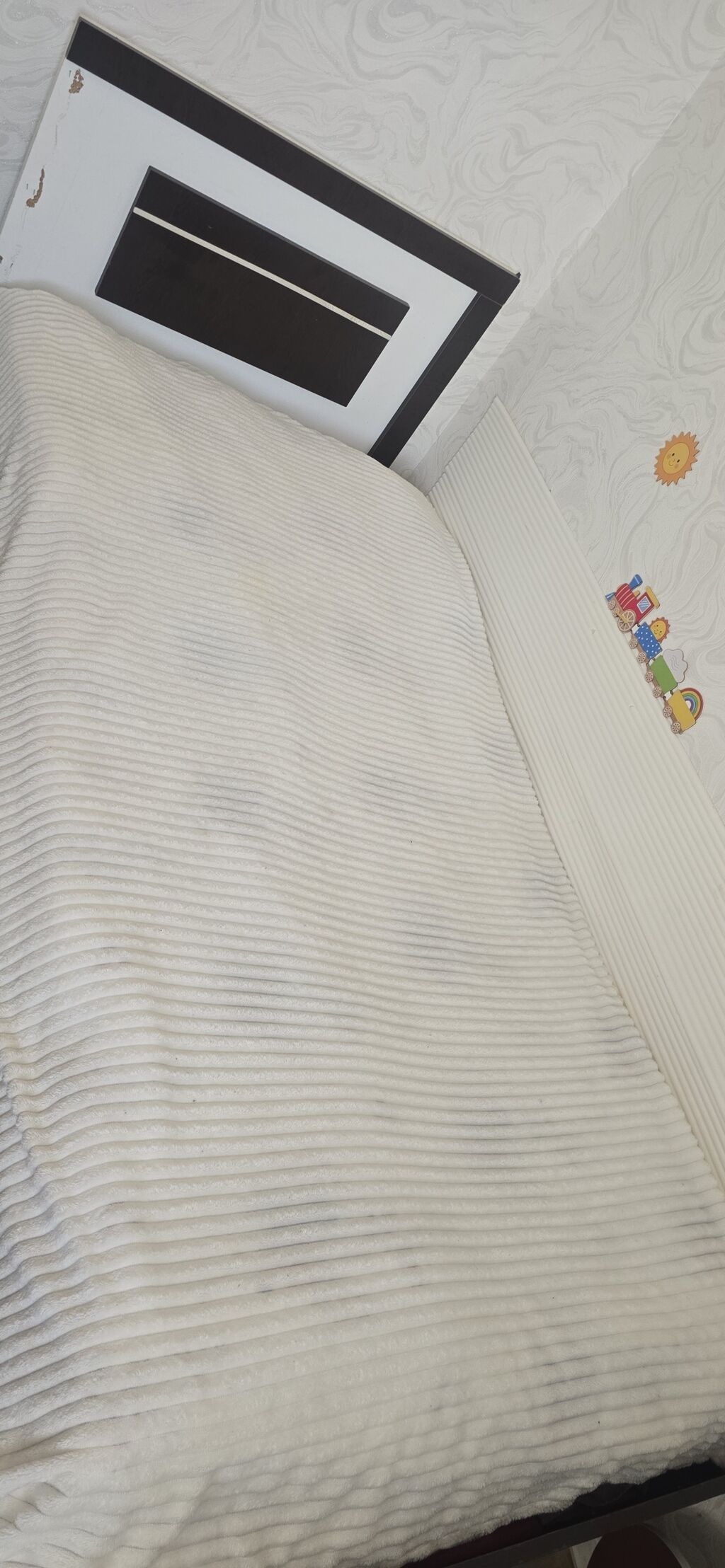 Tek carpayi.islenmia.sekilde gorduyunuz kimidi.yihilmis ve aciq — Yataqlar, Güzdək (2)