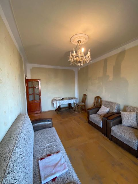 Satılır 4 otaqlı köhnə tikili 95 m² — Bakı