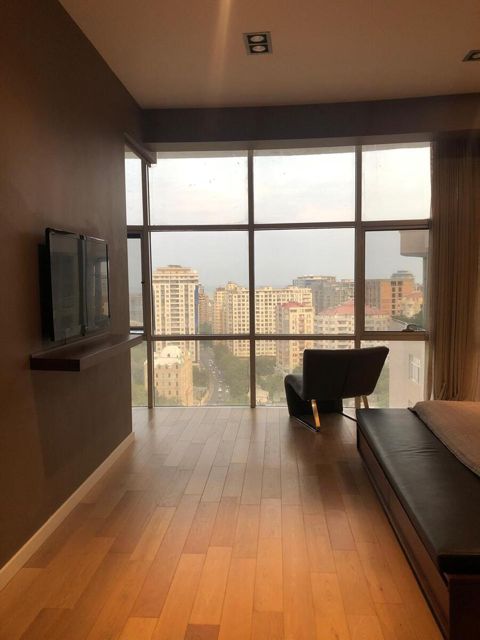 Satılır 5 otaqlı yeni tikili 250 m² — Bakı
