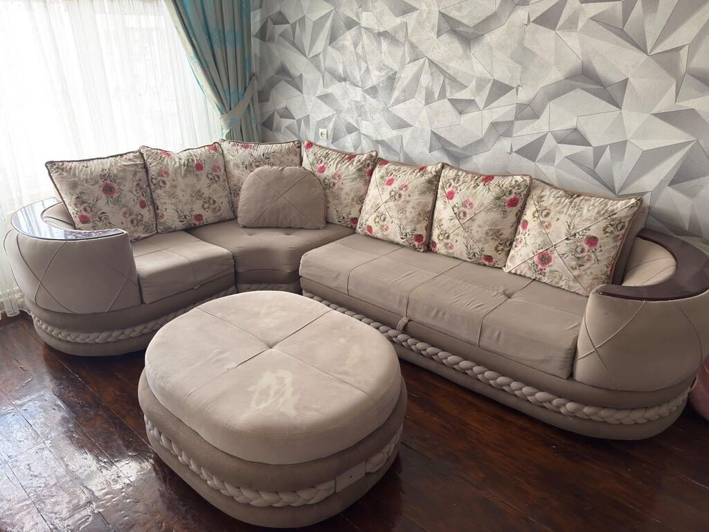 Künc divan. Satılır 250 azn. Açılır, bazalıdır. Ünvan Əhmədli (SemaG) — Divanlər, Mehdiabad