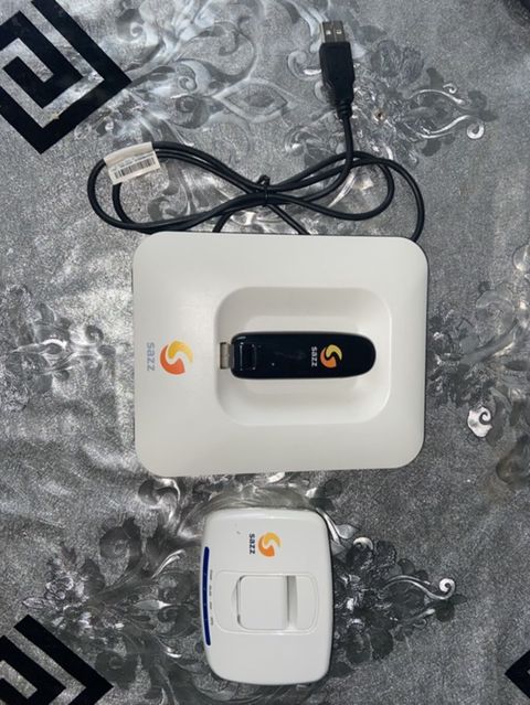 Sazz 4G internet avadanlıqları dəsti Tərkib: - Sazz USB modem — Bakı