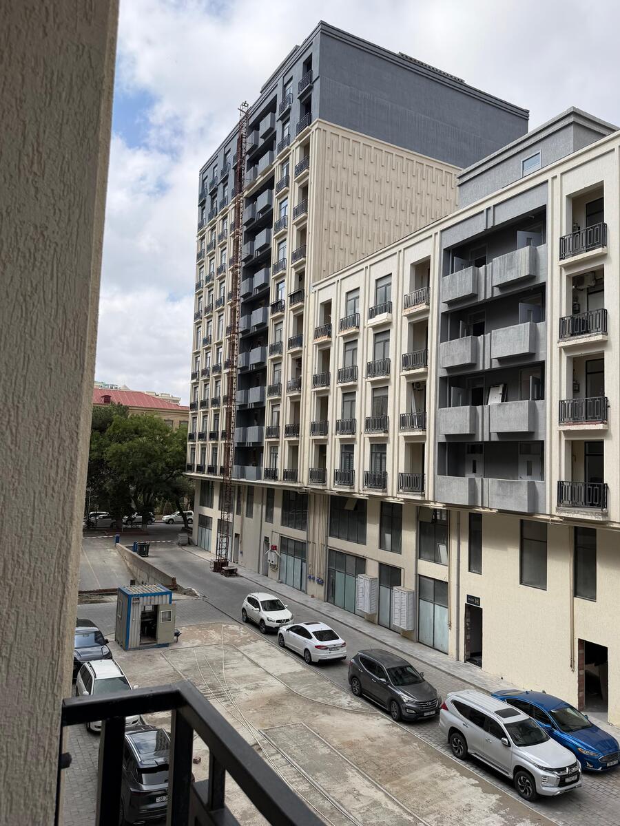 Satılır 4 otaqlı yeni tikili 225 m² — Mənzil, Bakı