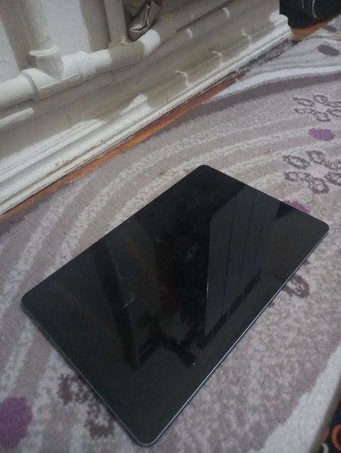 Tablet satlır 4 aydır alınıb kontaktomdan barter var moto ile men — Bakı
