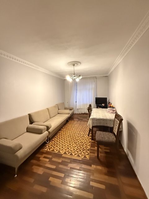 Satılır 3 otaqlı köhnə tikili 80 m² — Bakı