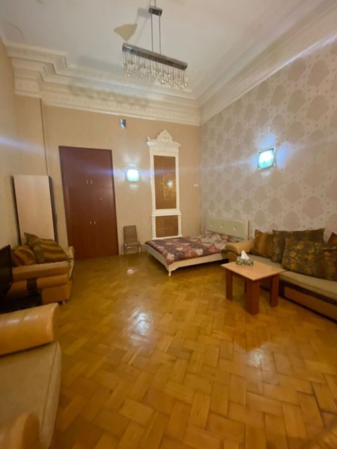 İcarəyə verilir 1 otaqlı köhnə tikili 60 m² — Bakı
