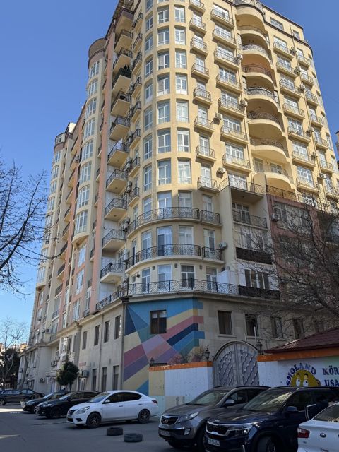 Satılır 4 otaqlı yeni tikili 185 m² — Bakı