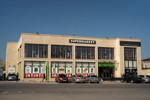 Satılır obyekt 2800 m² — Bakı