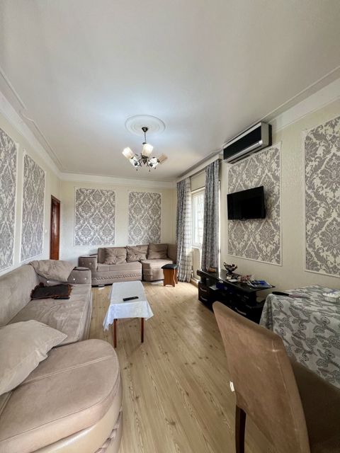Satılır 2 otaqlı köhnə tikili 50 m² — Bakı