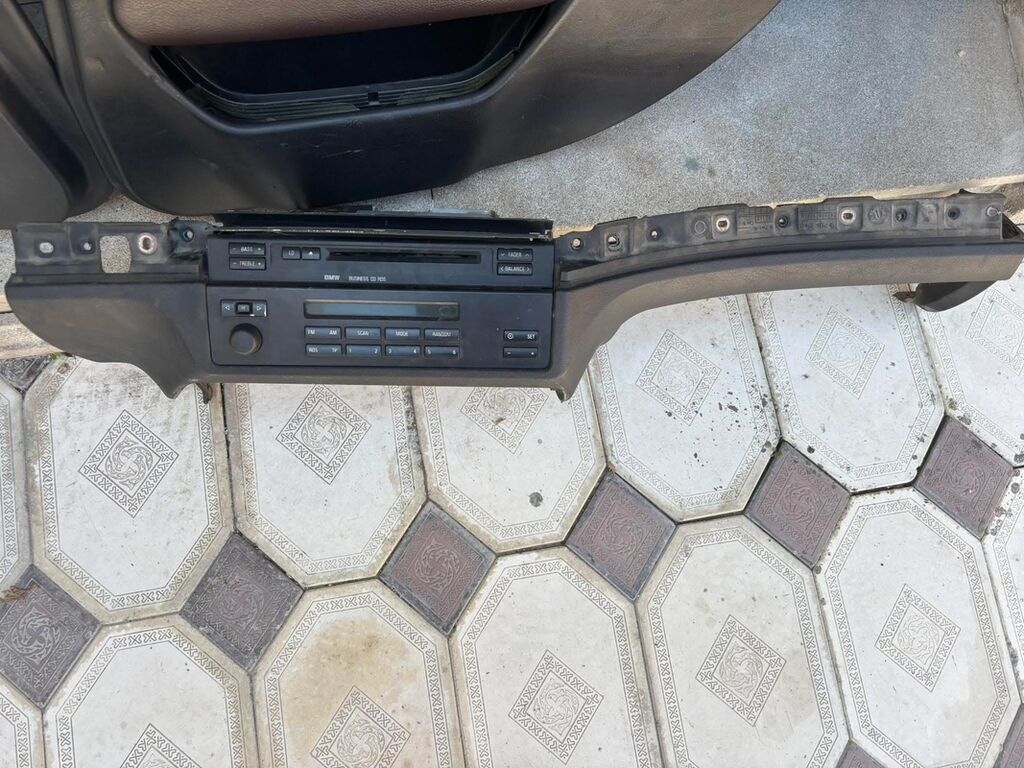 BMW E39 (5 Series, 1995–2003) üçün orijinal ön panel və mərkəzi konsol — Salon detalları, Bakı (2)