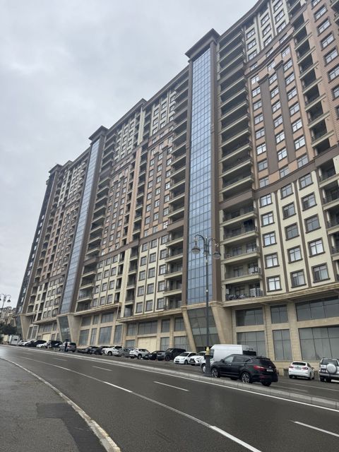 Satılır 3 otaqlı yeni tikili 140 m² — Bakı