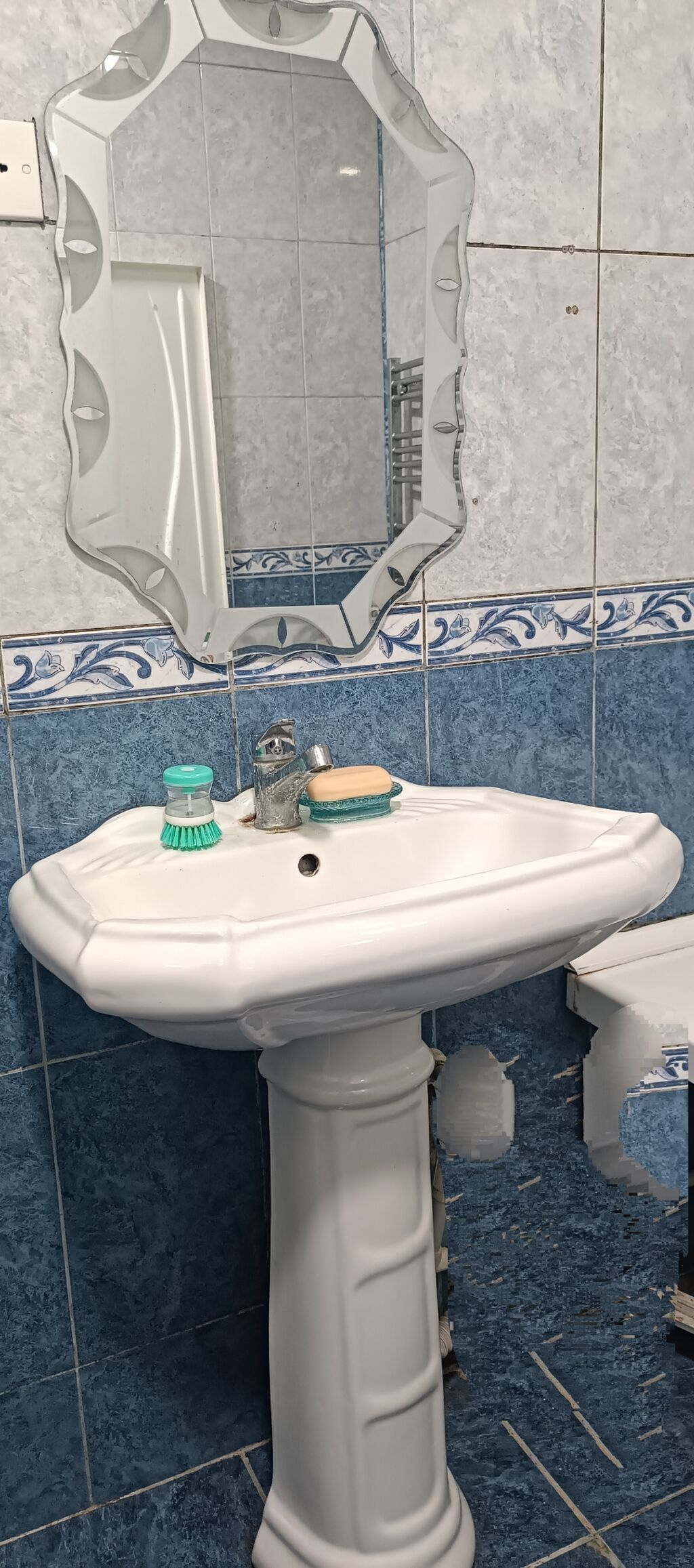 Hamam üçün keramik piyada lavabosu və güzgü dəsti - Klassik dizaynlı — Lavabolar, Xırdalan
