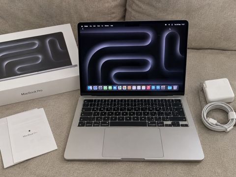 Apple MacBook Pro 13" (Space Gray) - Çip: Apple M2 - Ekran: 13.3" — Digah