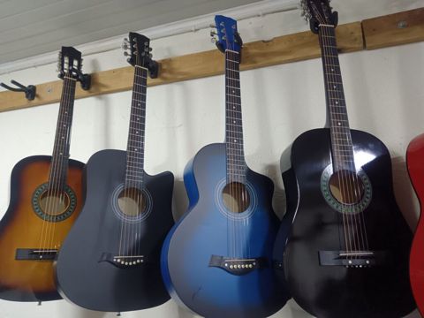 Gitaralar — Bakı