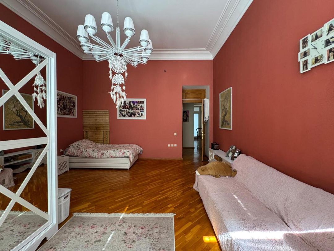 Satılır 4 otaqlı köhnə tikili 200 m² — Mənzil, Bakı (5)