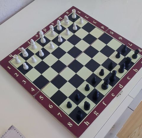 Şaxmat dəsti - Taxta qutu-şahmat lövhəsi: qatlanan, üst hissəsi 8x8 — Bakı
