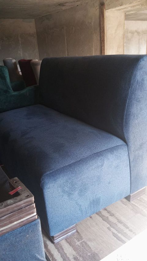 Mavi rəngli, müasir dizaynlı yumşaq oturacaq/mini divan. - Kompakt — Bakı