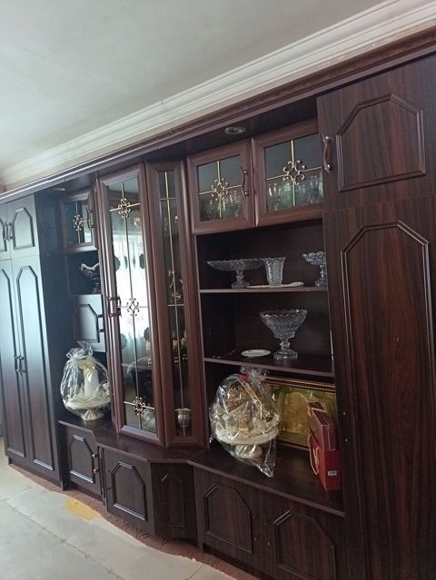 Qonaq otağı üçün iri ölçülü vitrinli divar dolabı - Material: tünd — Gəncə