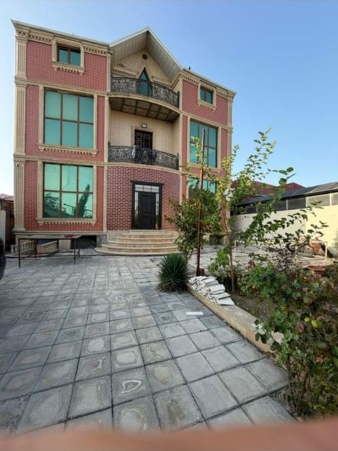 Satılır 8 otaqlı həyət evi/bağ evi 600 m² — Bakı