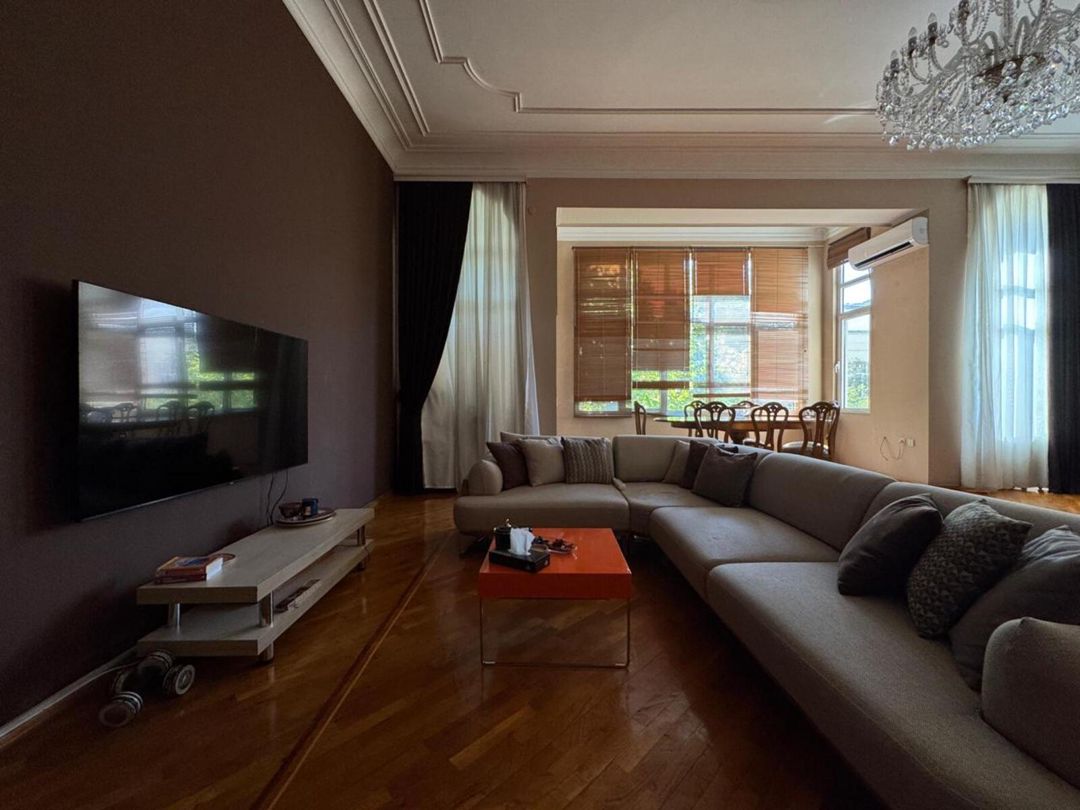 Satılır 4 otaqlı köhnə tikili 200 m² — Mənzil, Bakı (3)