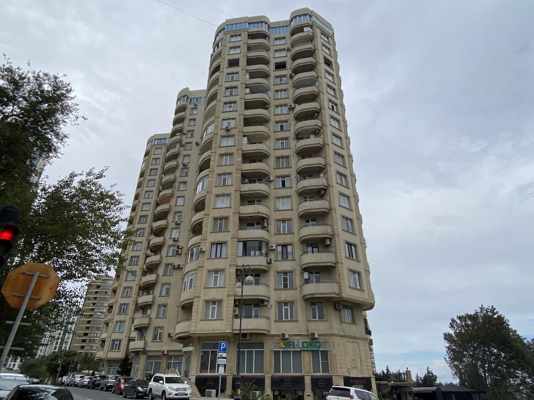 Satılır 5 otaqlı yeni tikili 300 m² — Mənzil, Bakı