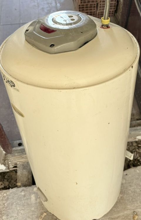 Heç bir problemi yoxdur, işləkdir. Üstünün plastmasında şrup yeri — Mehdiabad