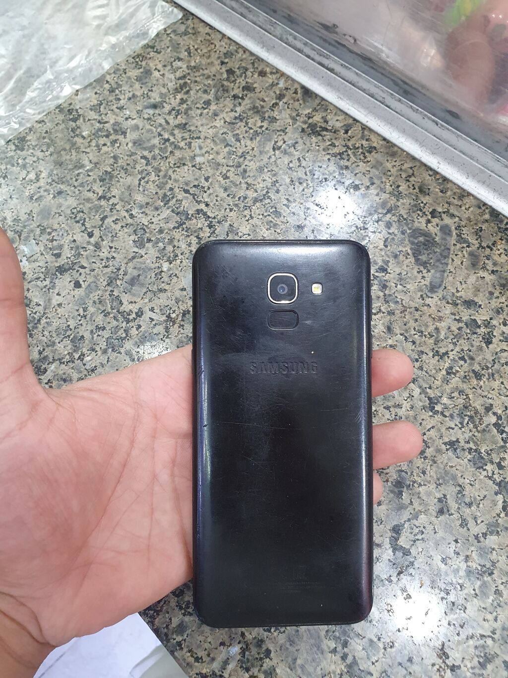 Samsung Galaxy J6, 32 GB, rəng - Qara, Qırıq — Samsung, Bakı (2)