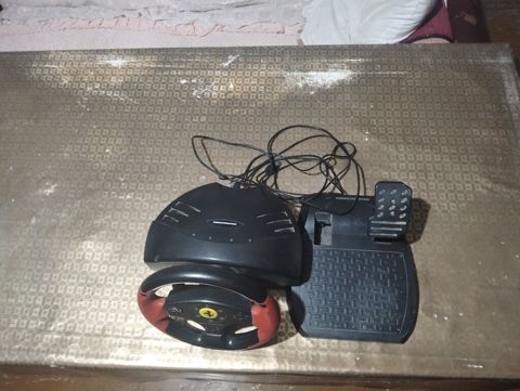 Thrustmaster Ferrari yarış sükanı və pedallar dəsti - Marka/model — Şəmkir
