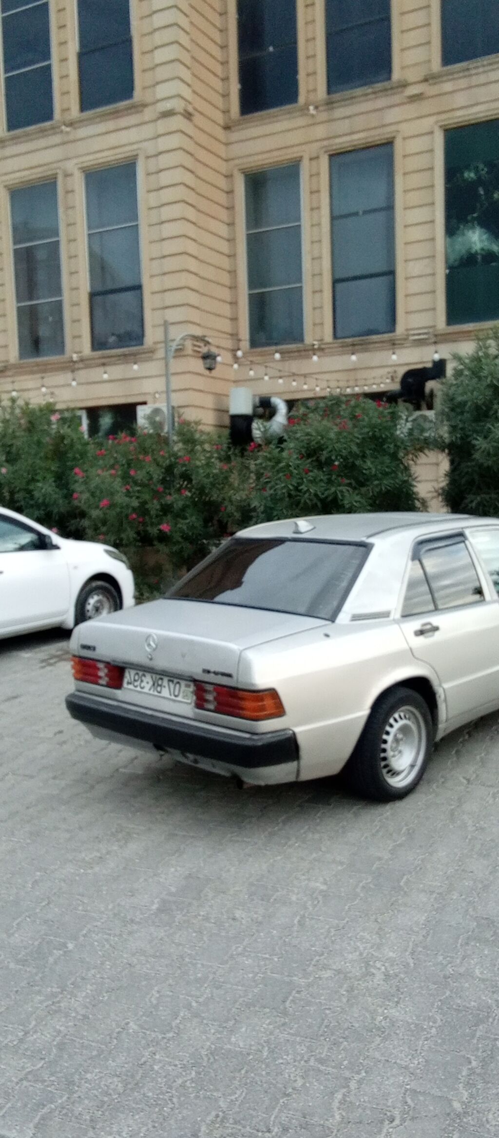 Mercedes-Benz 190 (W201) sedan - Kuzov: 4 qapılı sedan, gümüşü rəng — Avtomobillər, Masazır (2)