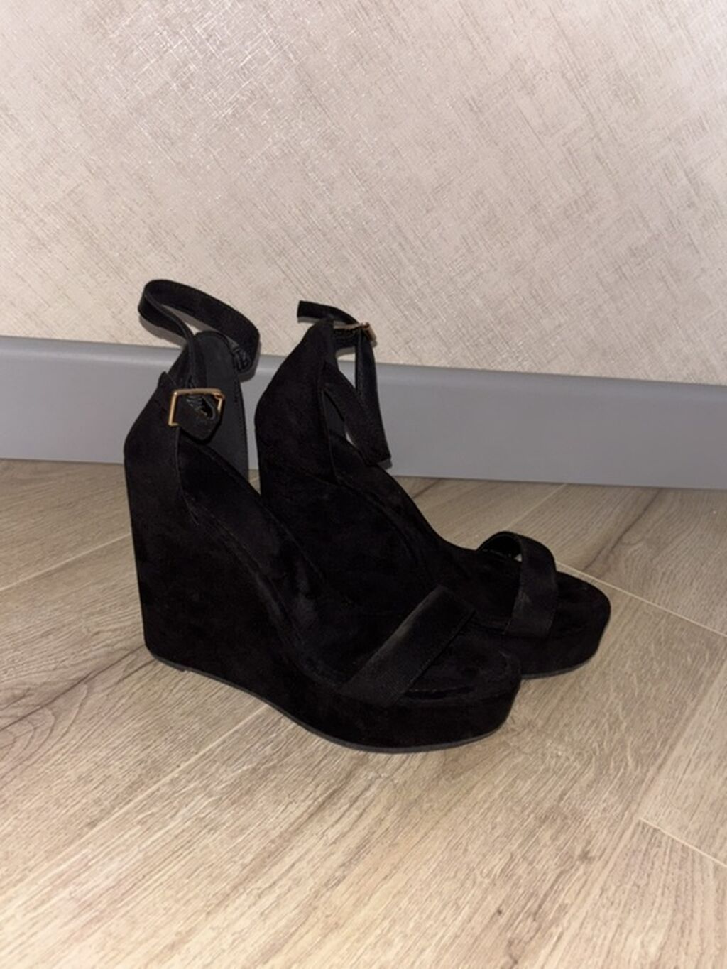 Qara nabuk material basanoşka. 1defe geyilib,teze kimidi. 39 ölçü.Çox — Sandal, Bakı