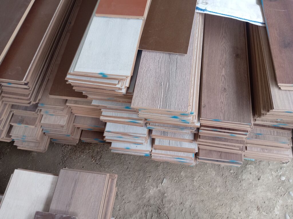 Laminat təzədir rənglərdən az azdr qalnlığı 8 mm 12 mm də var. Var 1 — Döşəmə örtükləri, Bakı