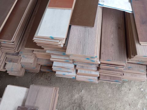Laminat təzədir rənglərdən az azdr qalnlığı 8 mm 12 mm də var. Var 1 — Bakı