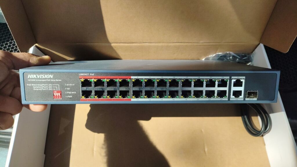 Hikvision 24-Port 10/100M PoE Switch – DS‑JE0326P‑E/M(C) — Şəbəkə və server avadanlığı, Bakı