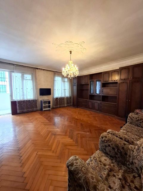 Satılır 4 otaqlı köhnə tikili 80 m² — Bakı