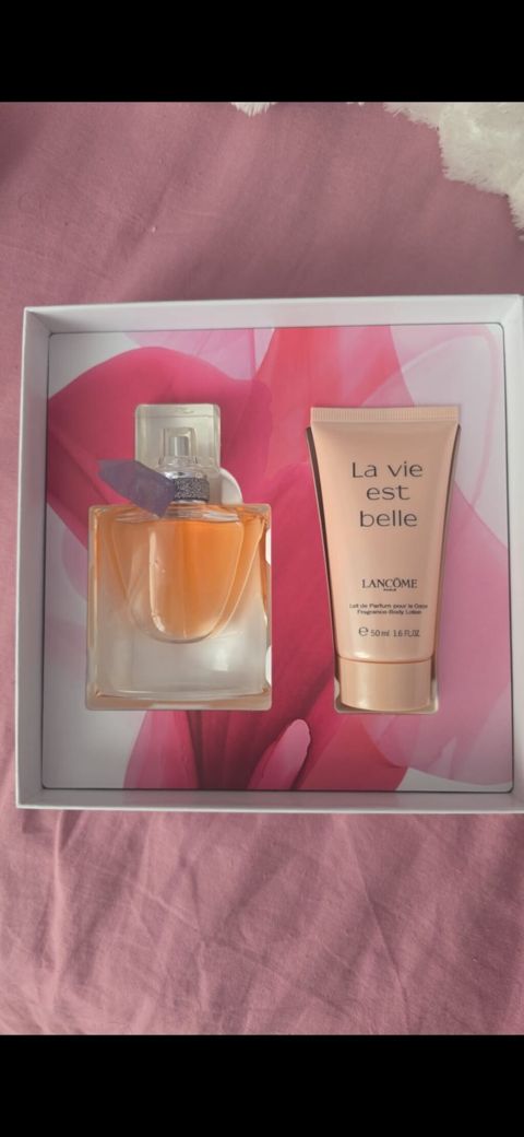Lancôme La Vie Est Belle hədiyyə dəsti - Tərkib: - La Vie Est Belle — Bakı