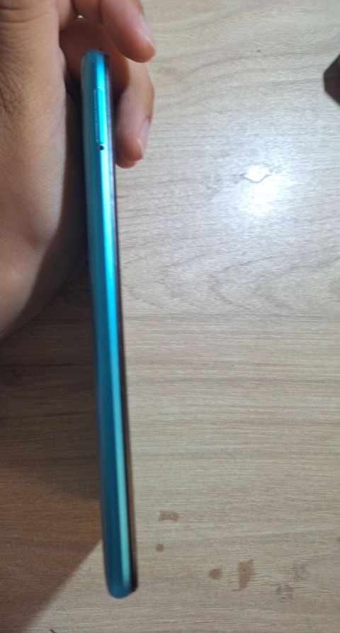 Xiaomi Redmi smartfon Xüsusiyyətlər: - Model: Redmi seriyası (arka — Bakı