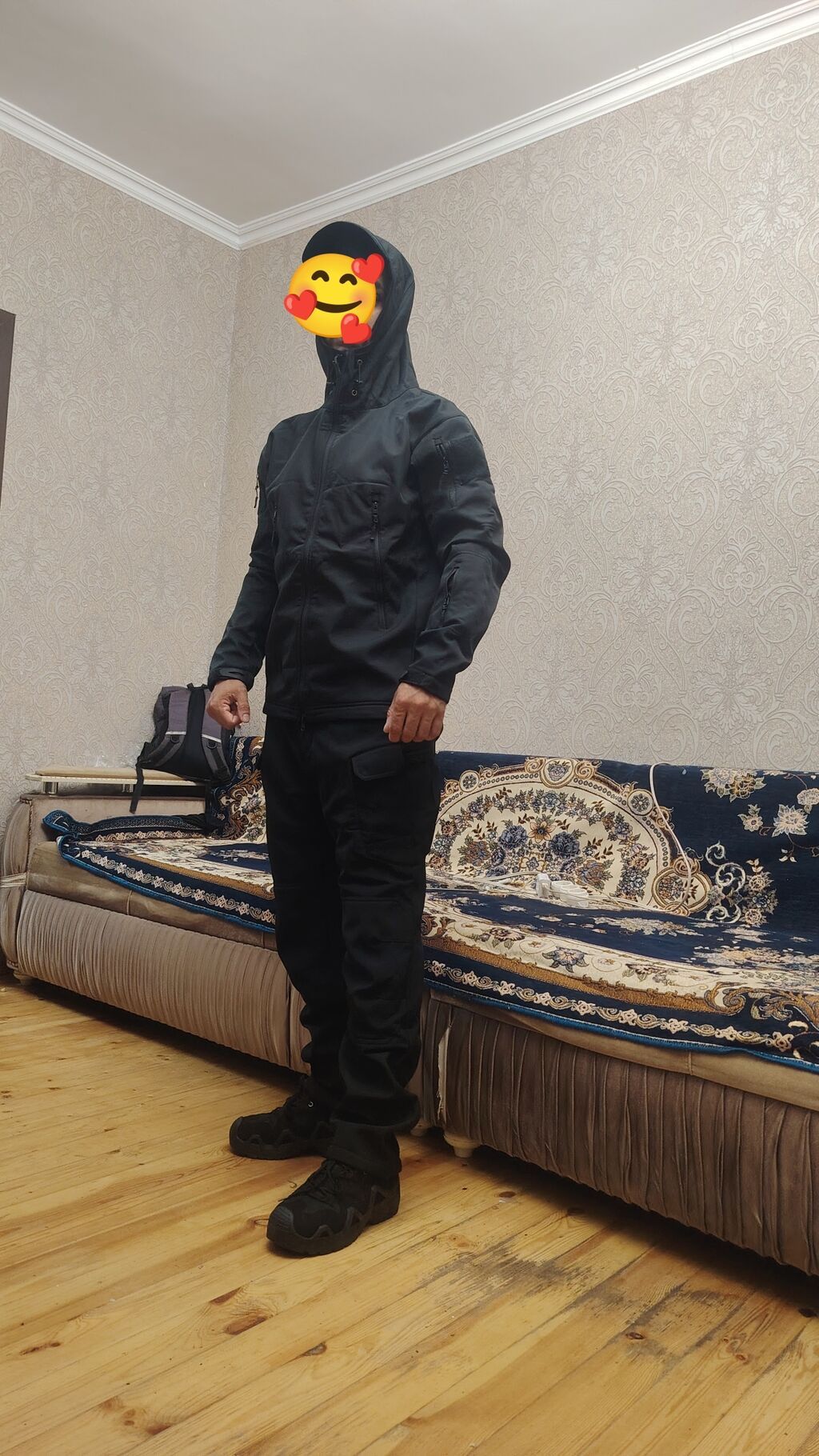 Qara rəngli kişi üçün texniki üst geyim dəsti. ayaqabi ise ayri 42 — İdman geyimi, Güzdək (2)