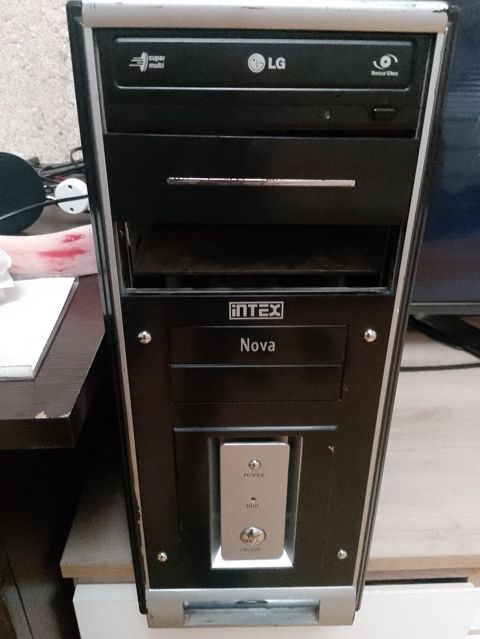 Stolüstü kompüter + monitor dəsti Sistem bloku: - Korpus: iNtex Nova — Bakı