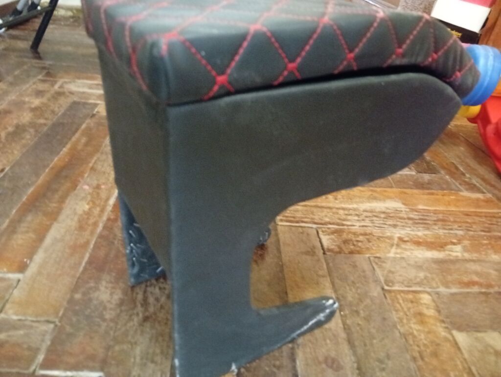 Avtomobil üçün orta qolaltı (armrest) – qara dərimsi material, qırmızı — Digər, Bakı (3)