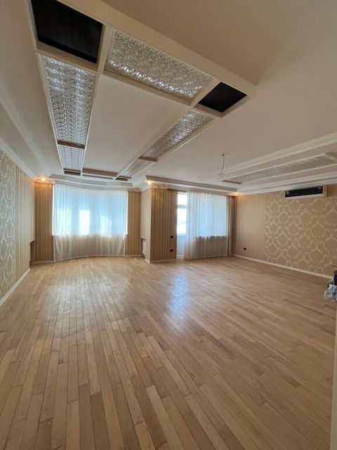 Satılır 5 otaqlı yeni tikili 300 m² — Bakı
