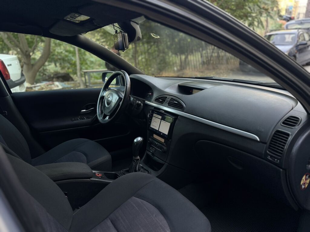Renault Laguna sedan Mashin tam olaraq zavoddur. Vurugu, udari deyisen — Avtomobillər, Bakı (6)