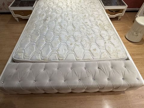 Klassik üslubda tam dəst yataq çərçivəsi və başlıq - Rəng — Bakı
