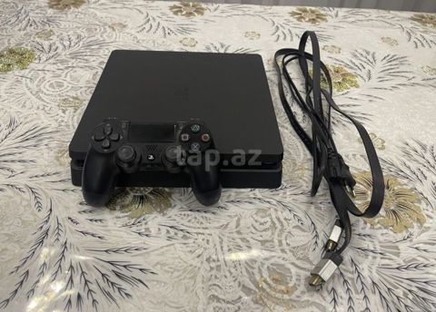 Ps 4 slim.Əla vəziyətdə,hec bir problemi yoxdu Artıq üstündə 2 jostik — Bakı