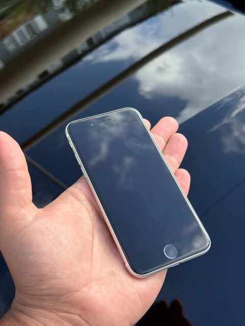IPhone SE 2022, 128 GB, Ağ, Barmaq izi — Bakı