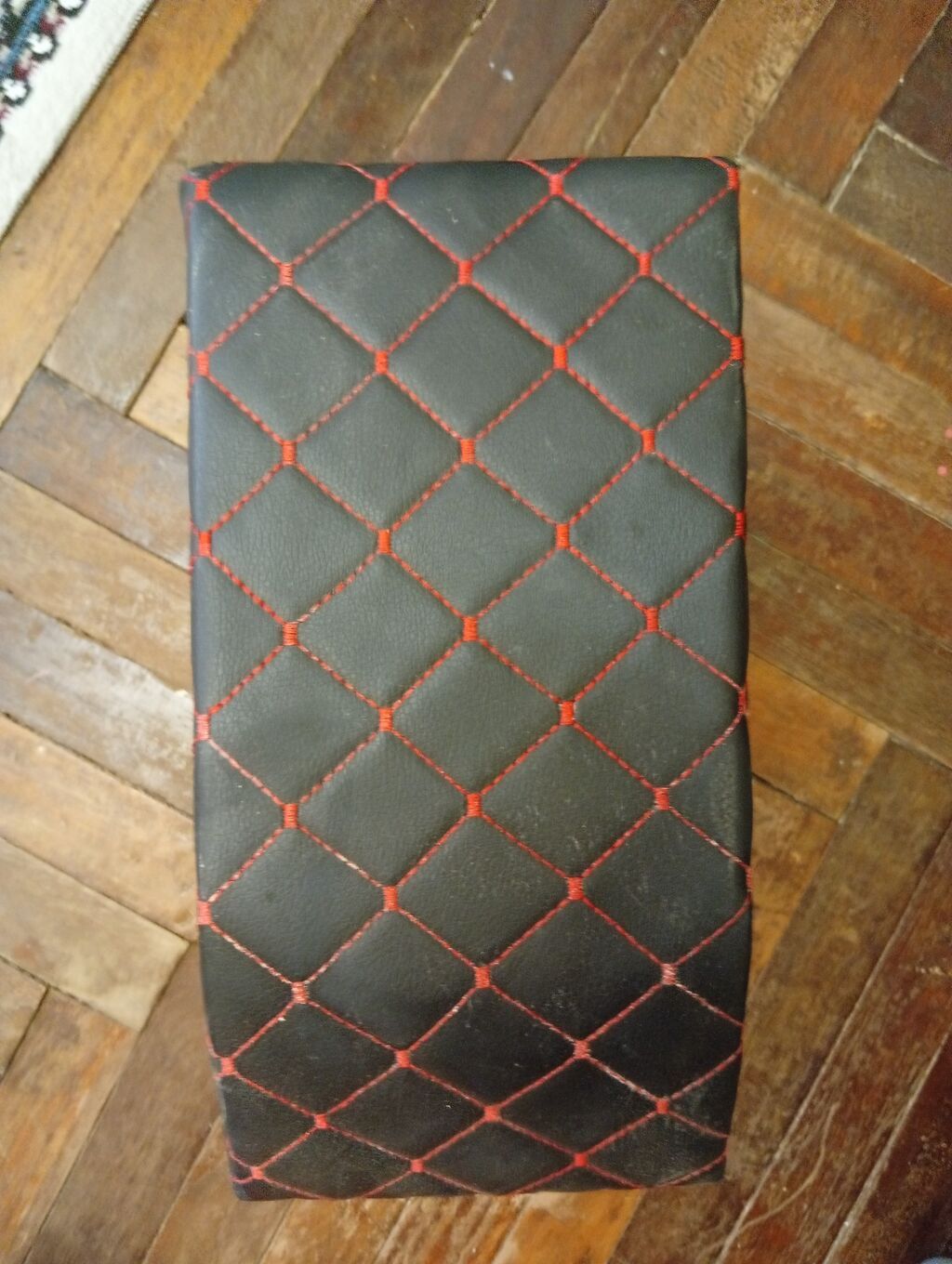 Avtomobil üçün orta qolaltı (armrest) – qara dərimsi material, qırmızı — Digər, Bakı (2)