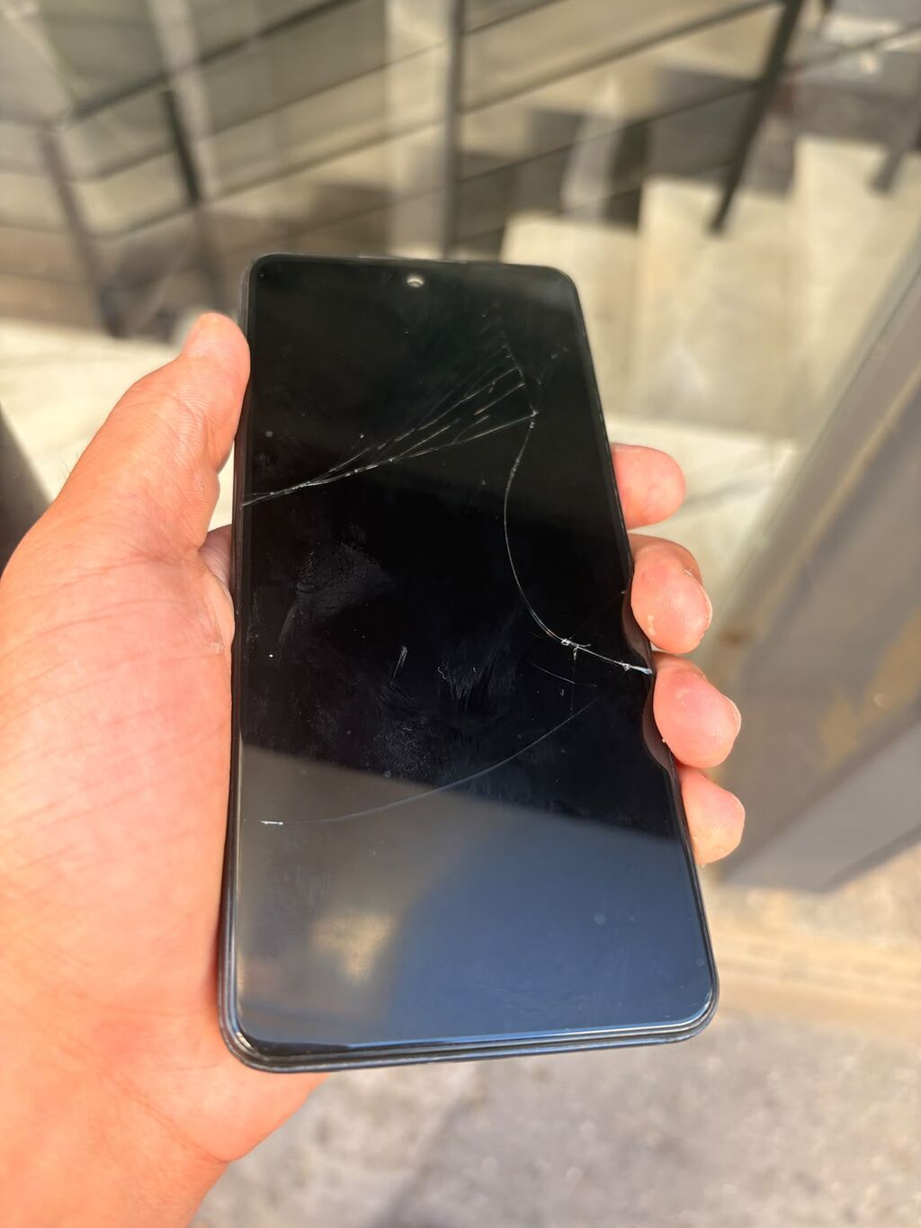 Real aliciya hormət olacaq ekraninda problem yoxdu yerə dusub — Digər smartfonlar, Bakı (2)